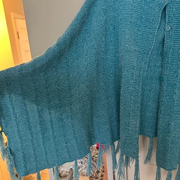 LuLaRoe Blue Shrug with Fringe - Picture 2 of 16